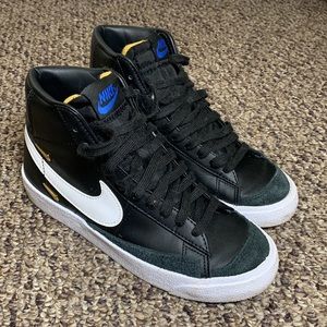 Wmns Blazer Mid ‘77 SE ‘Sisterhood - Black Metallic Gold’